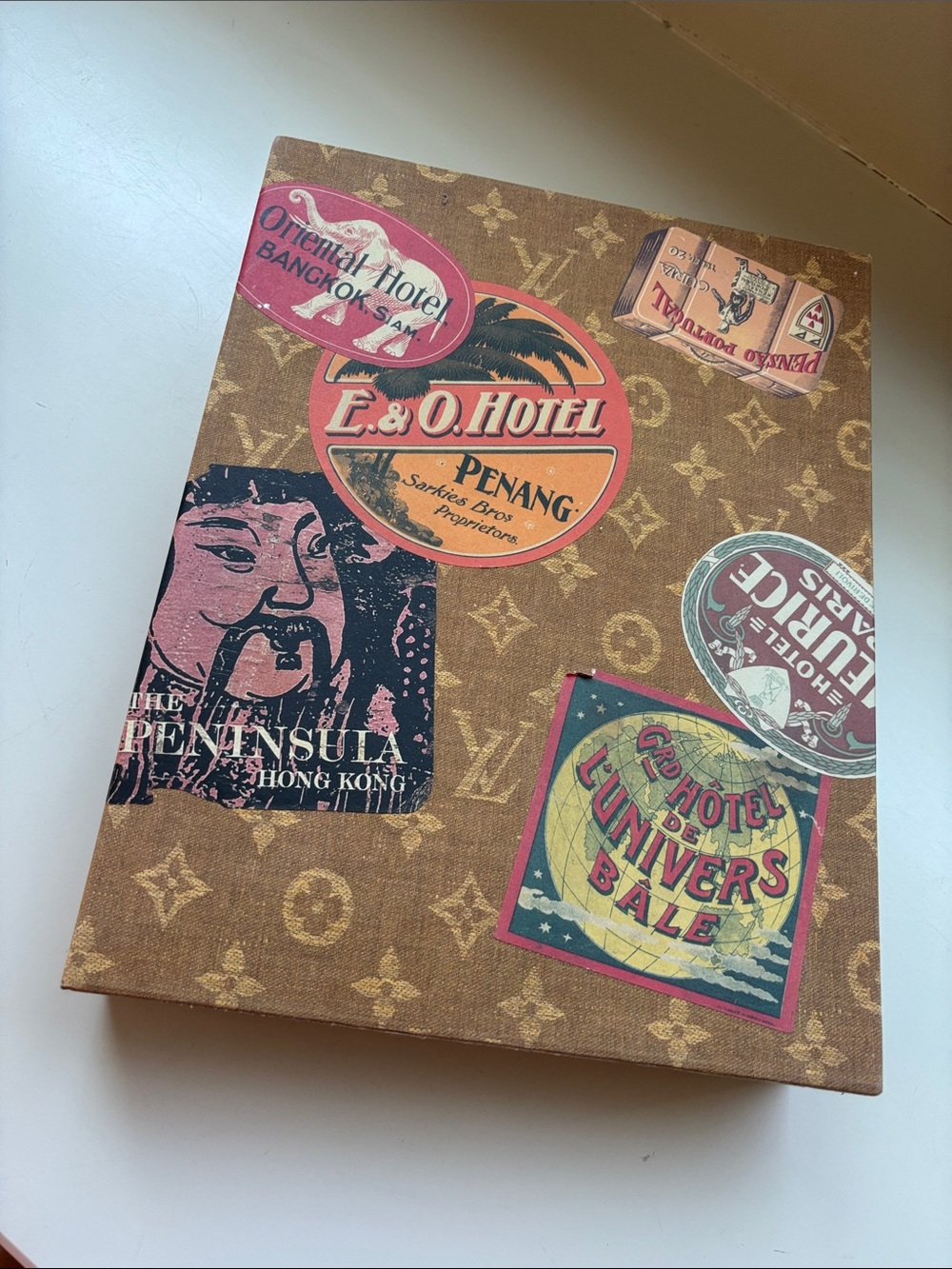 Louis Vuitton: 100 Legendary Trunks
slipcase (box) only (no book)